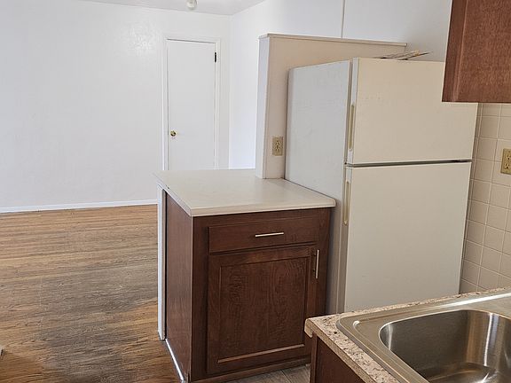 4th image of 305 W Park St #8