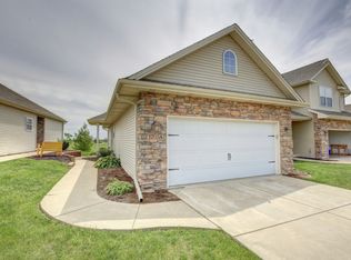 1703A Timber Wolf Ln, Mahomet, IL 61853