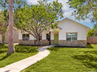 2203 20th St, Hondo, TX 78861