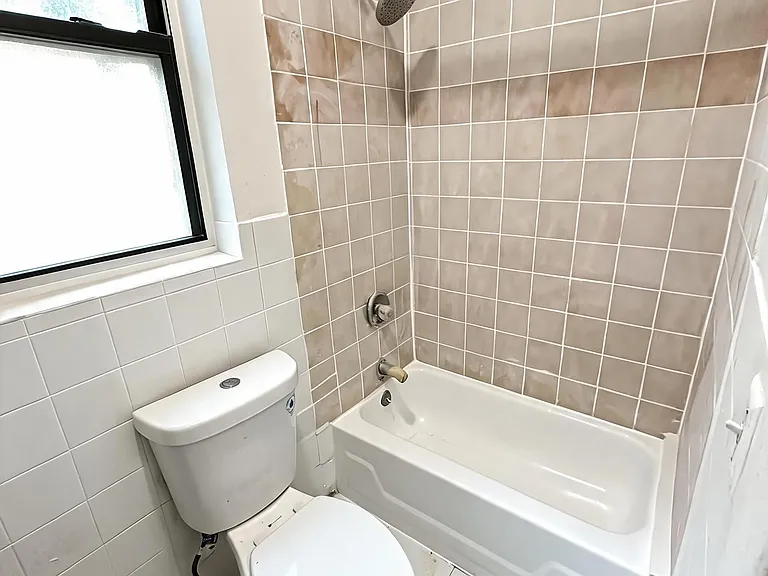 907 Summit Ave #3 — Photo 11