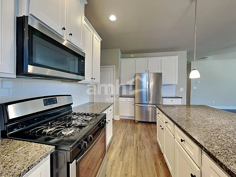 70 Orchard Ln — Photo 3
