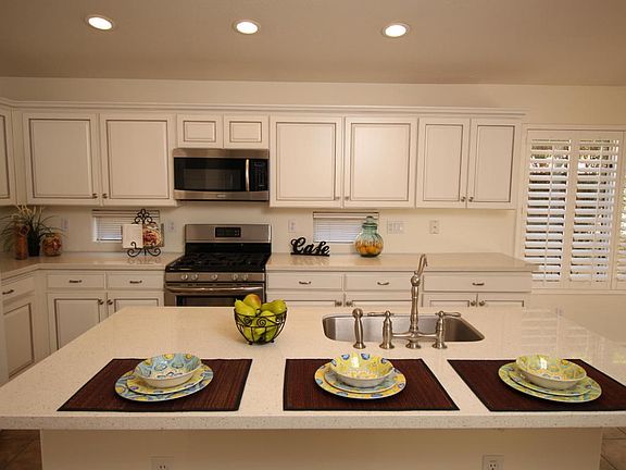 3-3563 E Utopia Kitchen