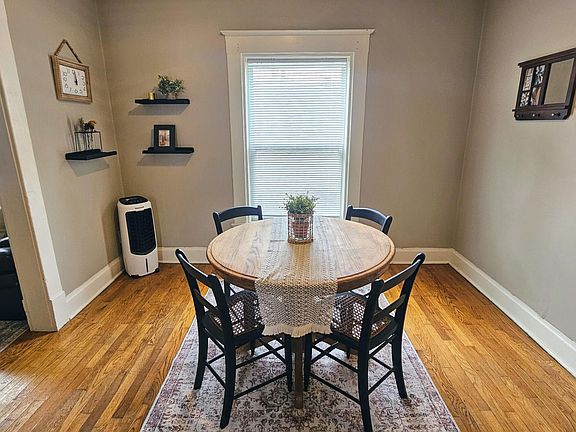 5th image of 830 Alpine Ave NW #2