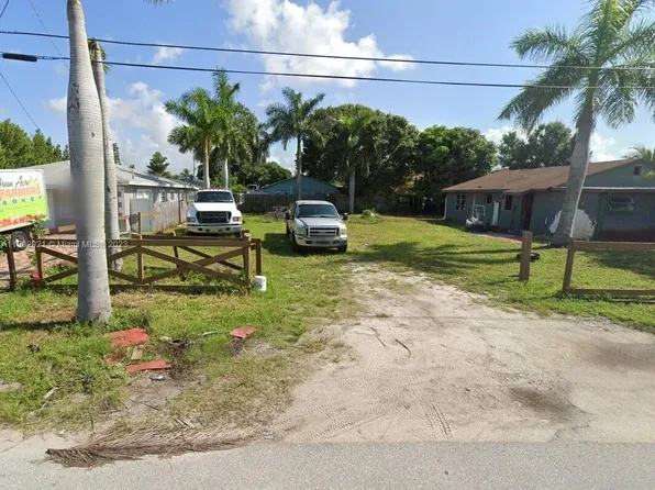 2739 Florida St, West Palm Beach, FL 33406