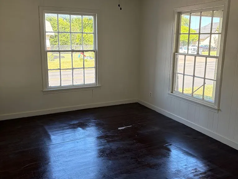 2501 Proctor Ave — Photo 2