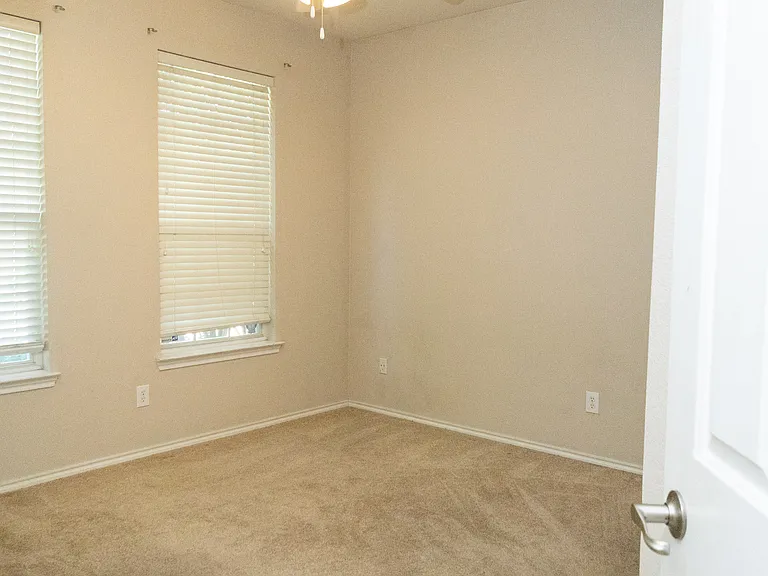 1407 Hazelwood Dr — Photo 12