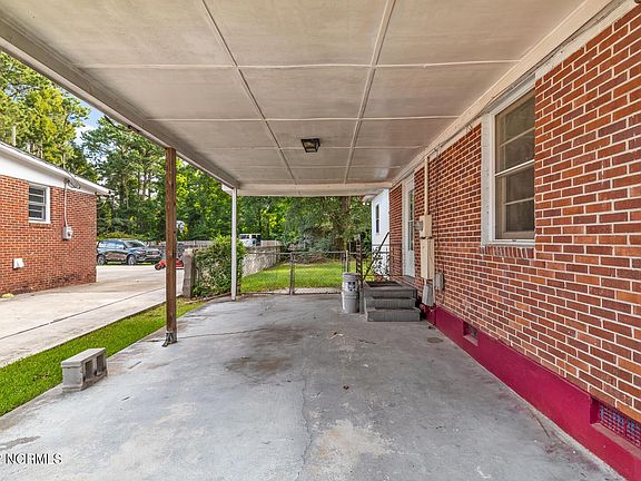4th image of 121 Cole Dr