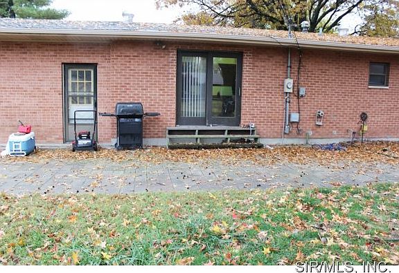 5th image of 2421 Angela Dr