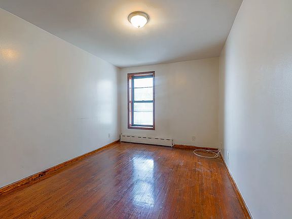 3rd image of 577 Warren St APT 6