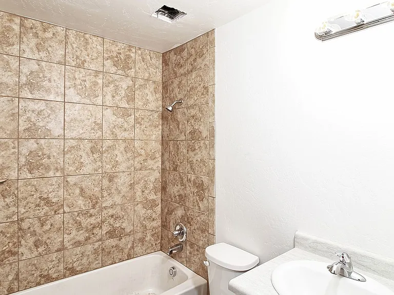 109 Anna Ct — Photo 23