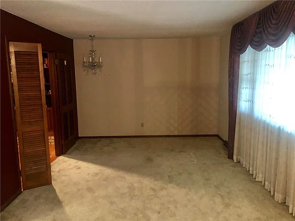 2nd image of 743 Linda Ln