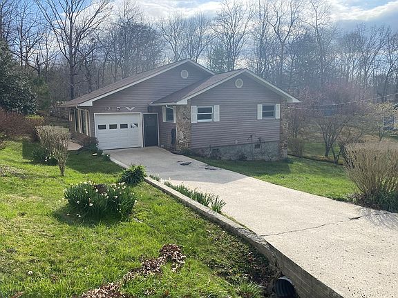 3rd image of 121 Jasper Dr
