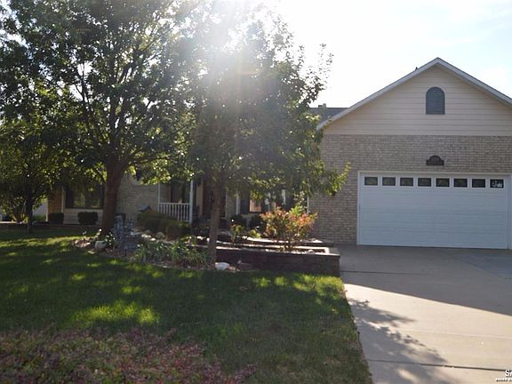3rd image of 1310 Columbine Cir