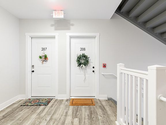 4th image of 1301 Stoney Ridge Blvd #208