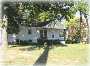 18 Lawrence Dr, Rossville, GA 30741