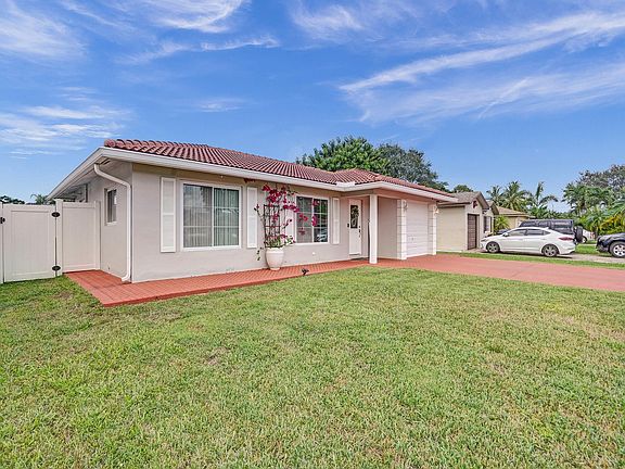 3rd image of 8107 NW 105th Avenue