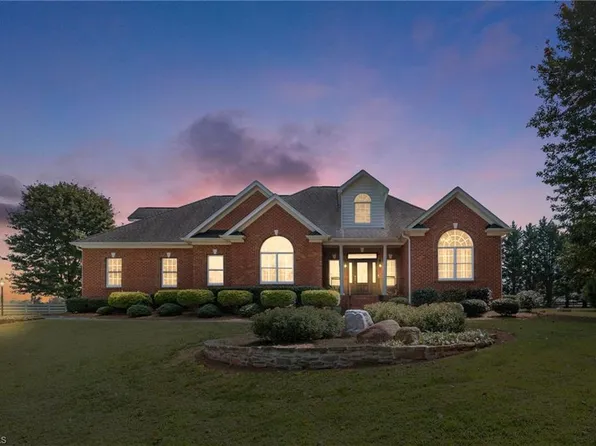 604 Stafford Pointe Ct, Oak Ridge, NC 27310