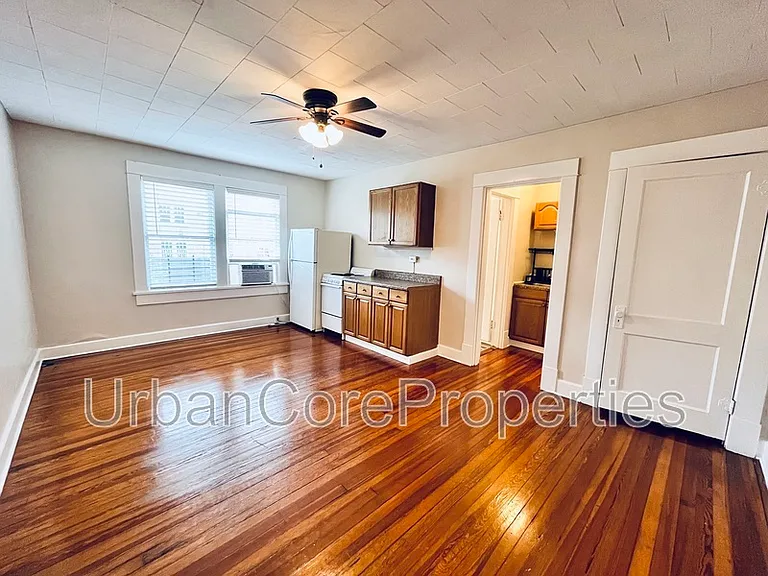 249 4th Ave N #3 — Photo 2