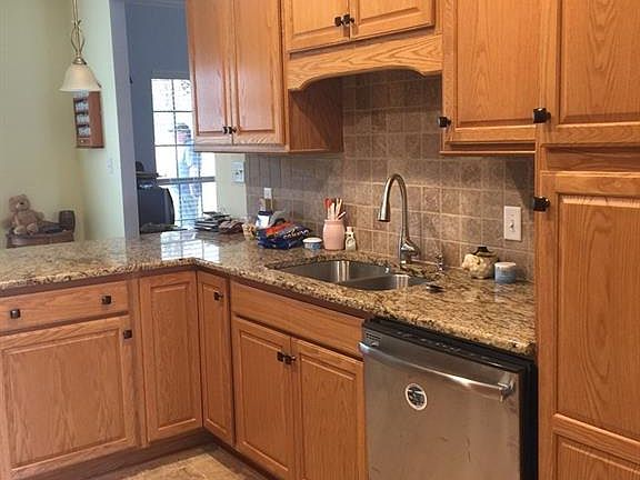 5th image of 110 Live Oak Cir