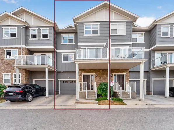 905 E Evanston Mnr NW, Calgary, AB T3P 0R9