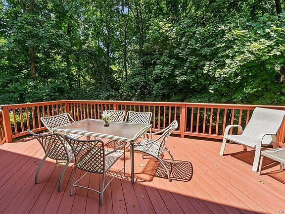 3rd image of 5 Stonefield Ct