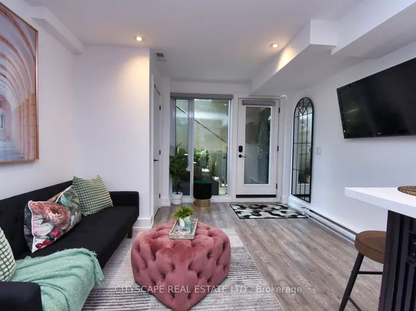 703 Markham St, Toronto, ON M6G 2M2
