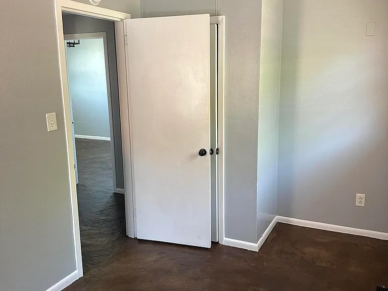 713 Wilkinson Blvd #1 — Photo 34