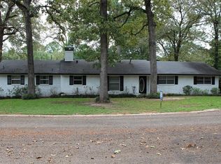 209 Robinhood Cir, Crockett, TX 75835