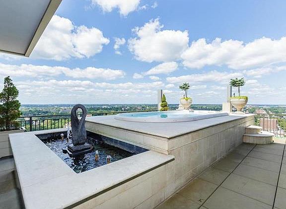 2nd image of 4909 Laclede Ave #2401