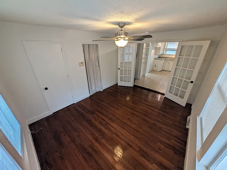 1215 Clarendon St — Photo 24