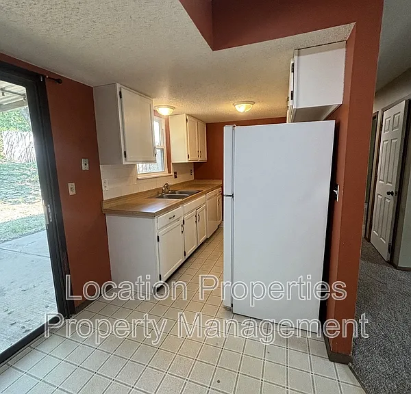 2401 Sequoia Ct — Photo 4