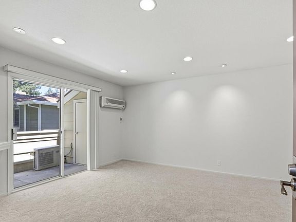 5th image of 2728 Somerset Park Cir