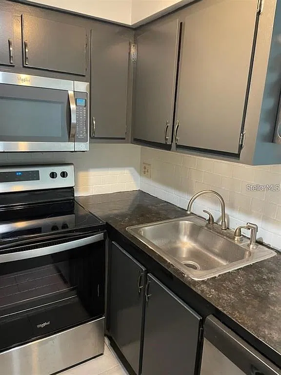 2 bed, 2.0 bath, 820 sqft, $1,575 — Photo 4
