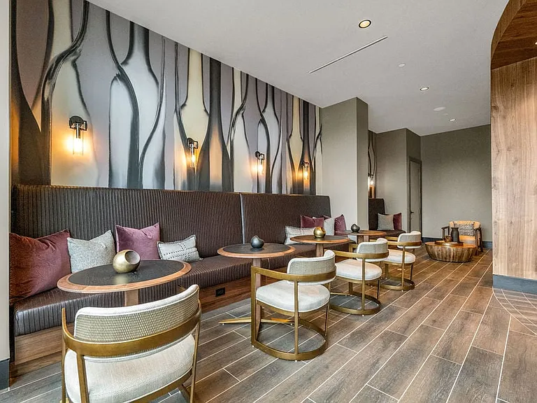 Madison West Elm — Photo 40