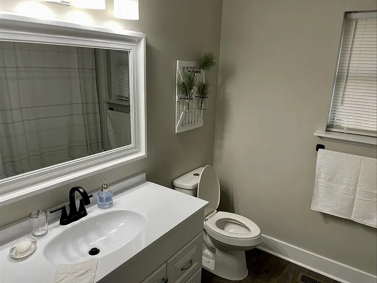 2411 Castlewood Dr — Photo 6