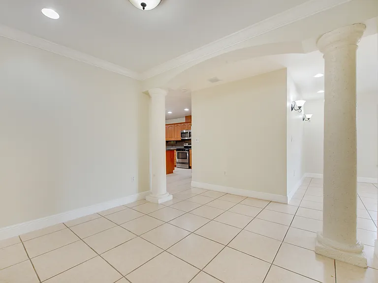 2963 SW 17th St — Photo 5