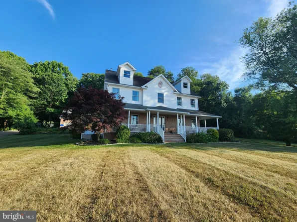 79 Burlington Path Rd, Cream Ridge, NJ 08514
