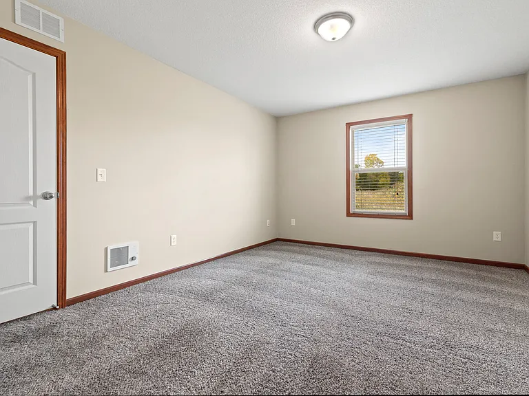 Perry Creek Townhomes - Midland, MI — Photo 24