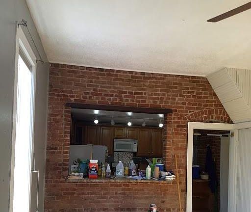 5th image of 1019 N Kalamath St
