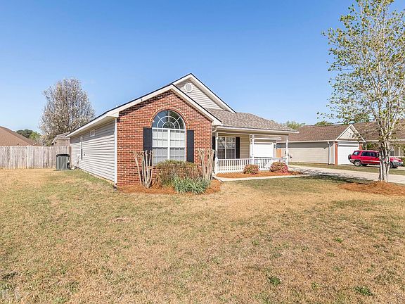 4th image of 151 Larkspur Ln