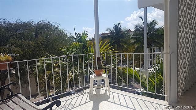 2nd image of 641 Espanola Way APT 34