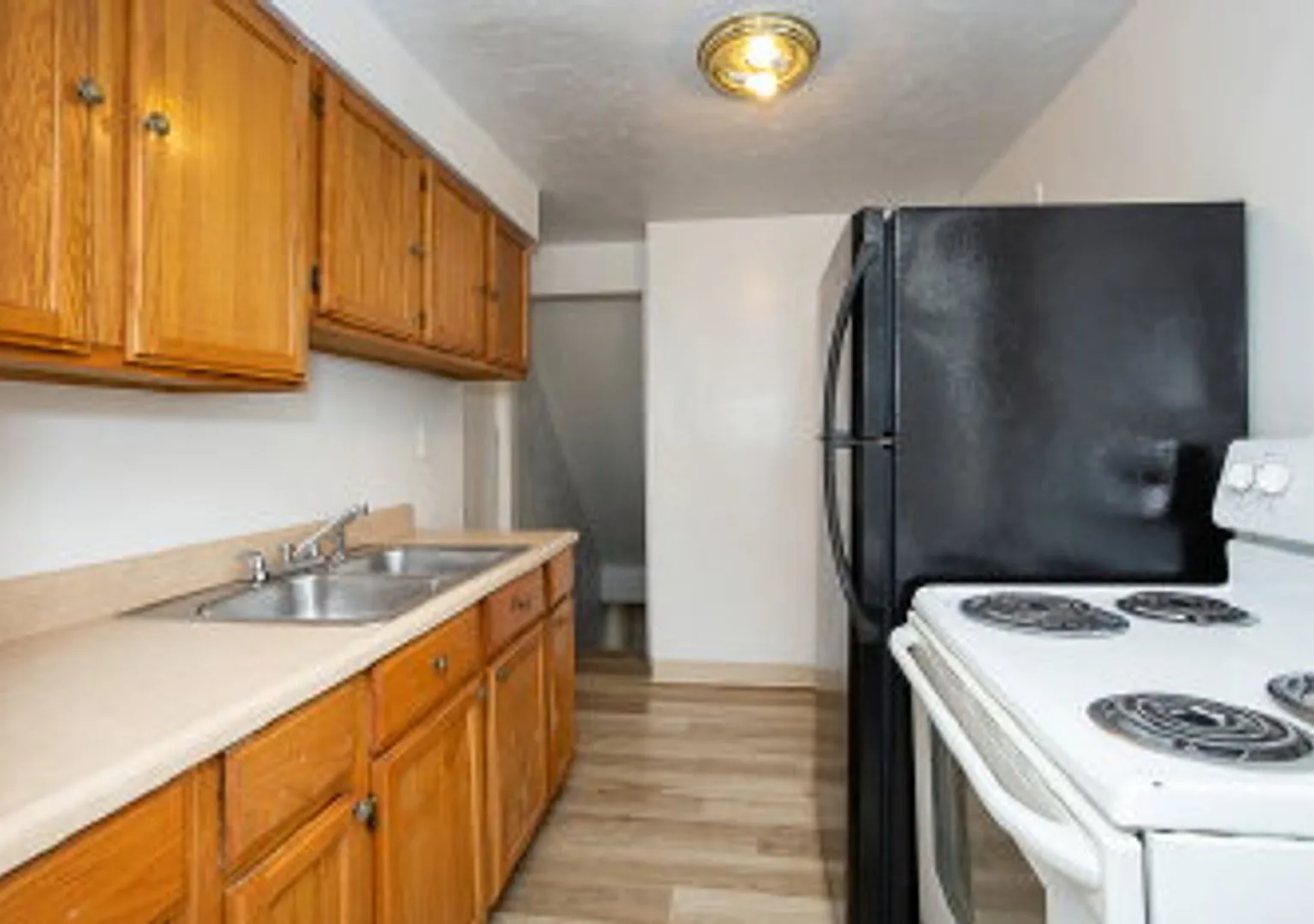 Charming 2-Bedroom Retreat with Modern Comforts on Treadwell Avenue — Photo 2