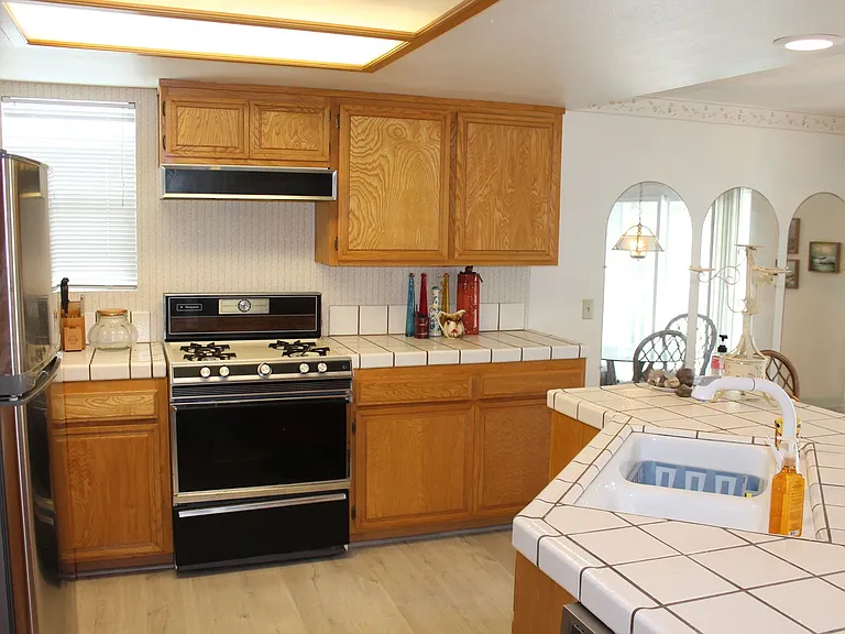 140 Cypress Ave — Photo 6