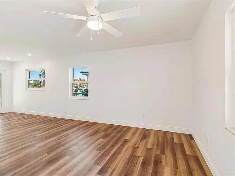 14919 N Bayshore Dr #1 — Photo 10
