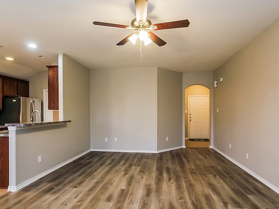 4th image of 801 Lovebug Ln