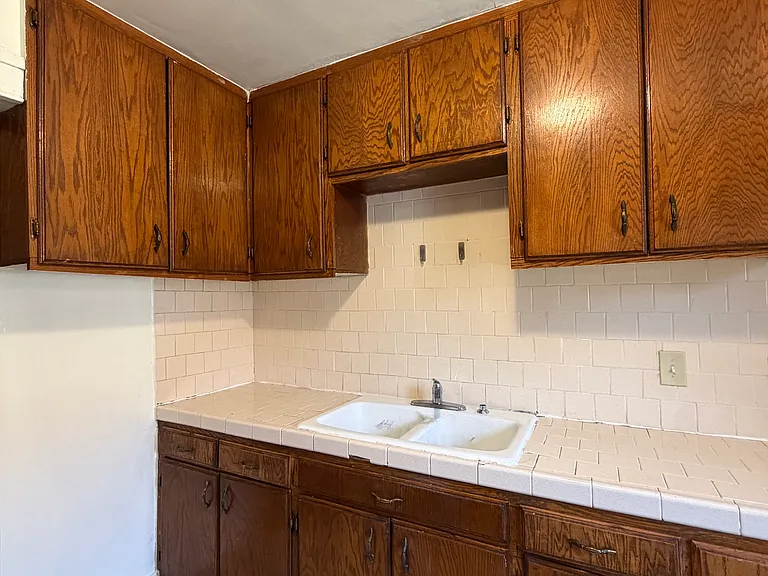 114 S Fresno St — Photo 16
