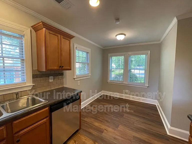 452 Deckner Ave SW — Photo 9