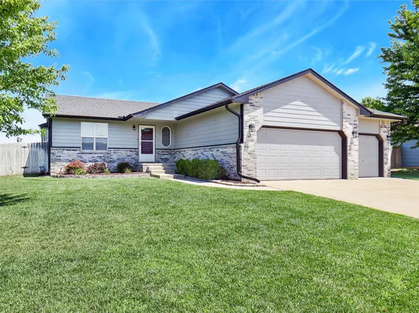 1249 N Seasons Ct, Goddard, KS 67052