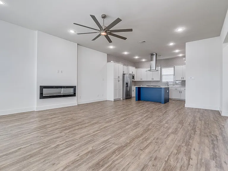 2633 La Altura Ln — Photo 3