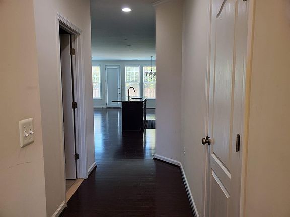5th image of 42513 Benfold Sq